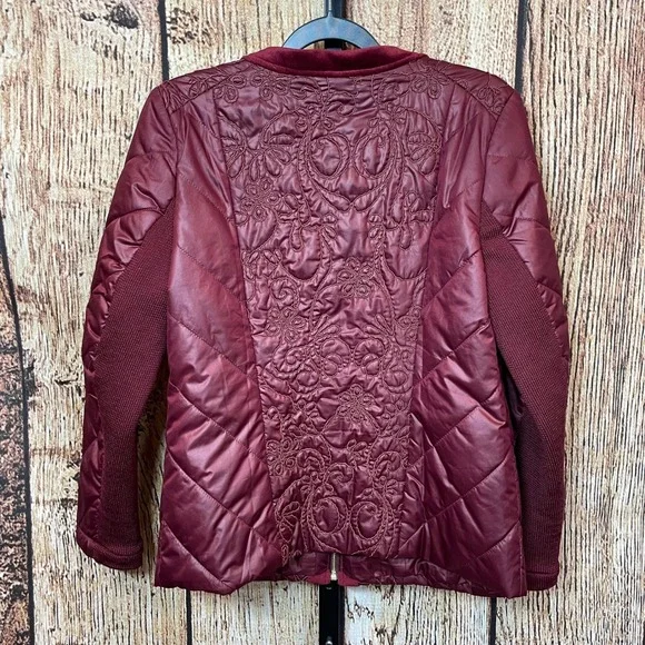 Zenergy by Chico's Quilted Embroidered Jacket Burgundy Velvet Trim Womens Size 0 - Picture 2 of 11